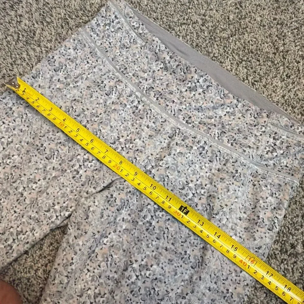 Lululemon Size 8 Cropped Leggings Gray Speckled Print Reflective Athletic Yoga P